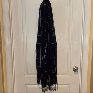 Jessica McClintock Navy blue and Silver plaid Scarf